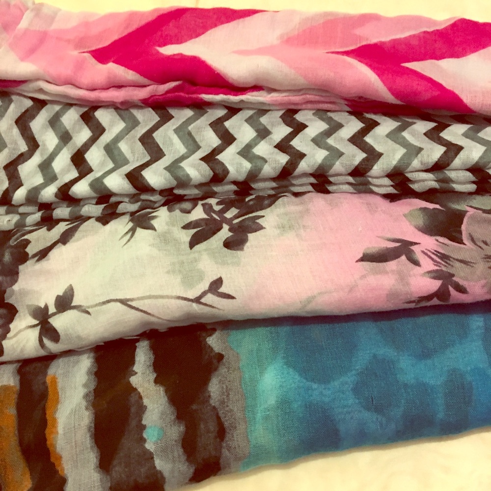 4 for 1 Infiniti scarves in assorted colors